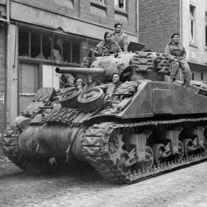 1/32 Metal T48 Track Links: FOV US M4 Sherman Tank Model